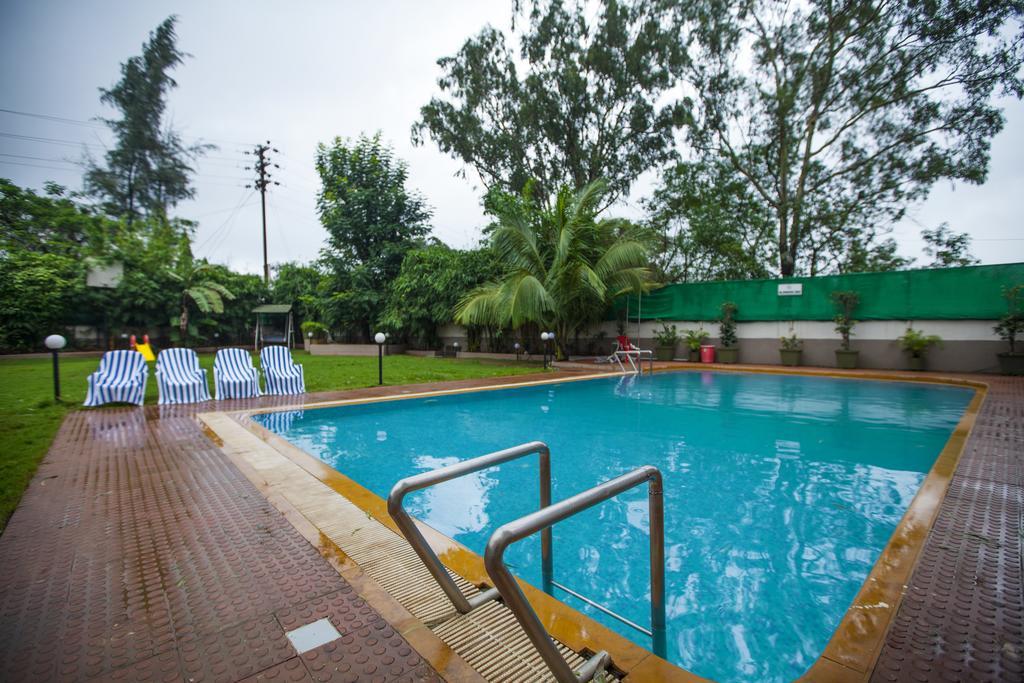Hotel Sterling Lonavala Extérieur photo