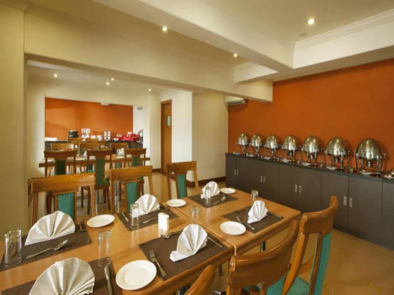 Hotel Sterling Lonavala Extérieur photo