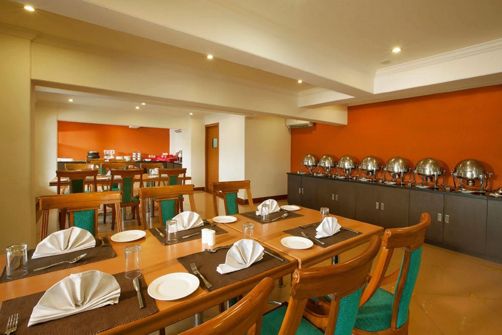 Hotel Sterling Lonavala Extérieur photo