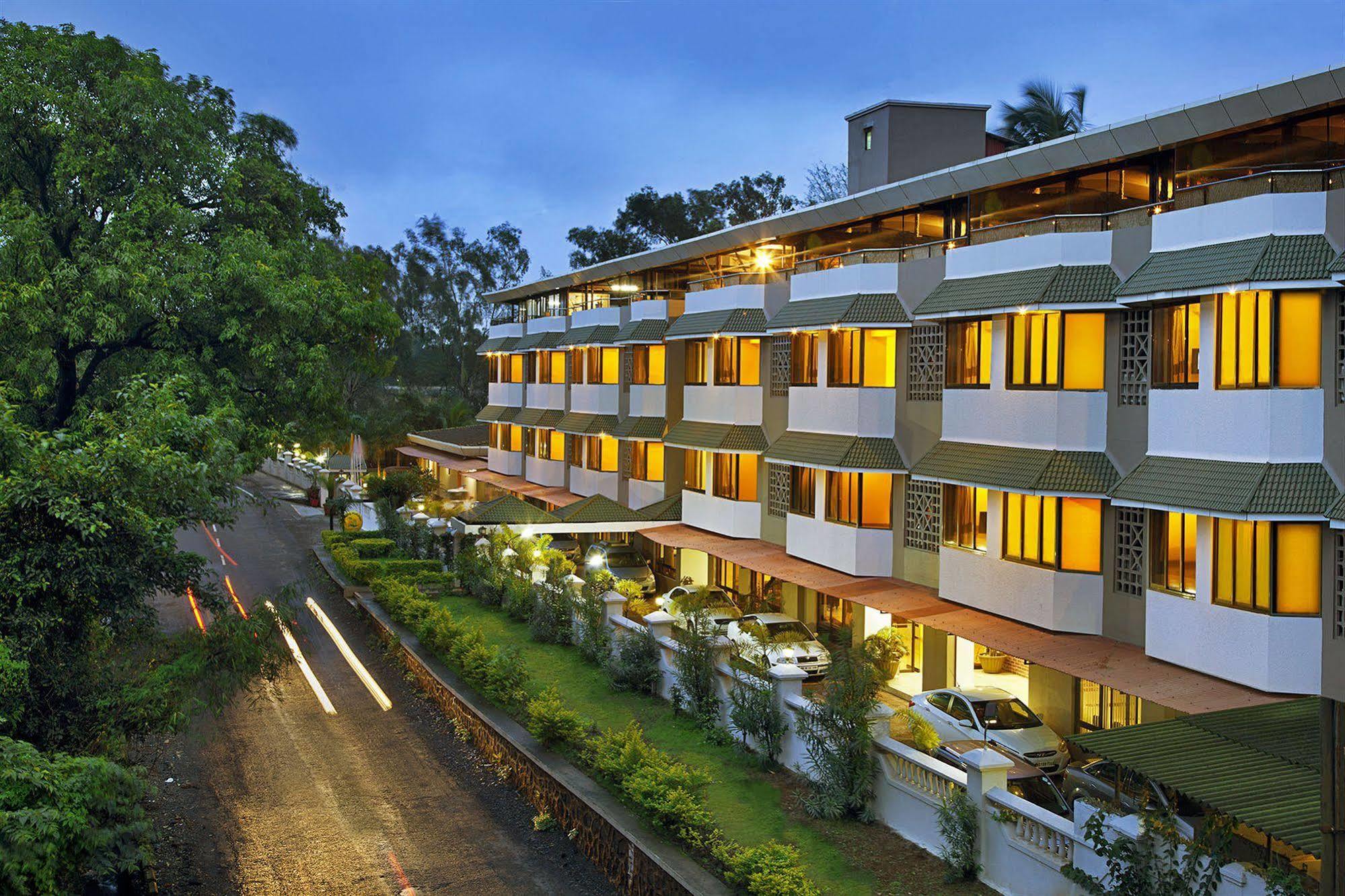 Hotel Sterling Lonavala Extérieur photo