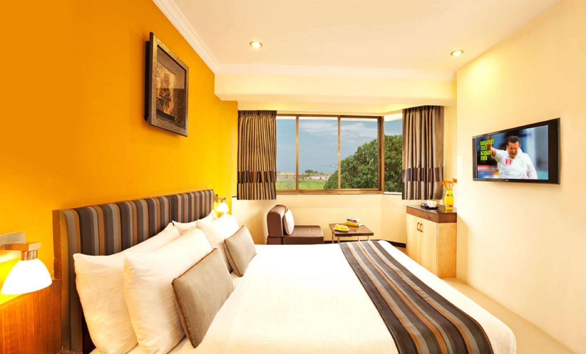 Hotel Sterling Lonavala Extérieur photo