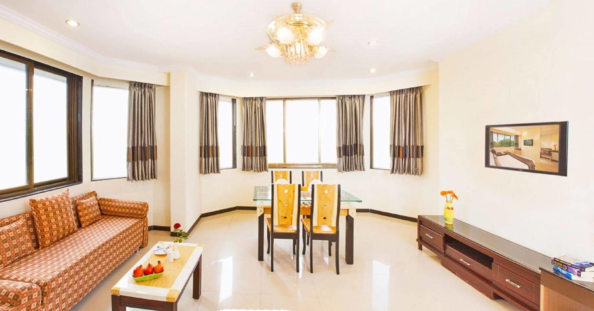 Hotel Sterling Lonavala Extérieur photo