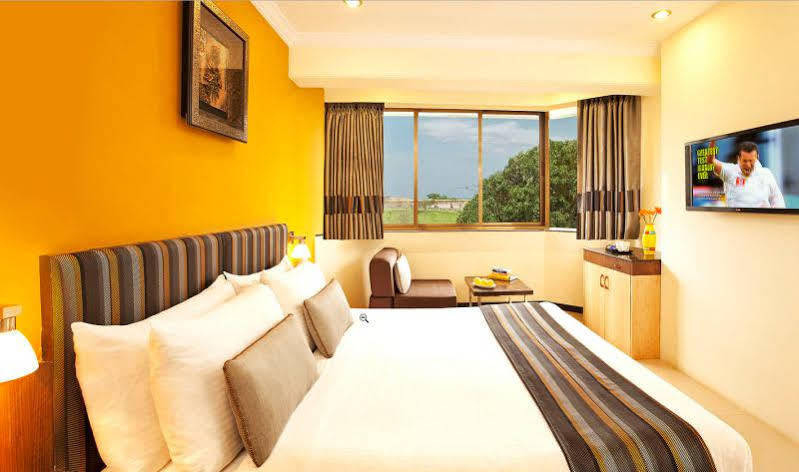 Hotel Sterling Lonavala Extérieur photo