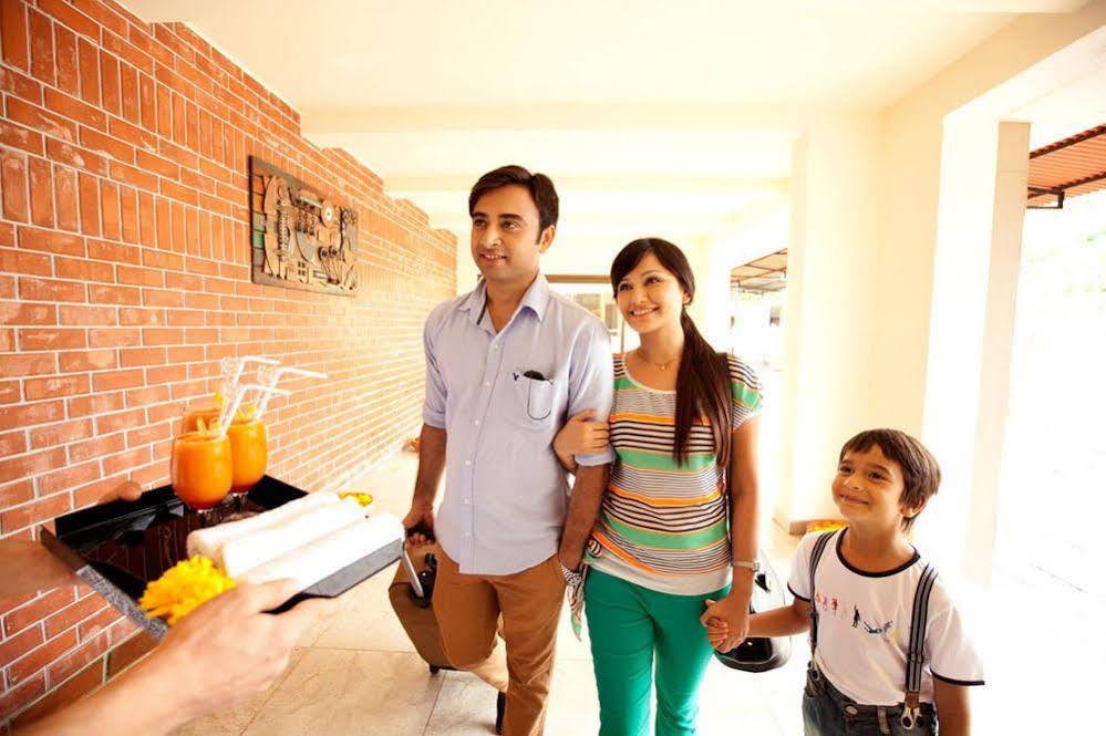 Hotel Sterling Lonavala Extérieur photo